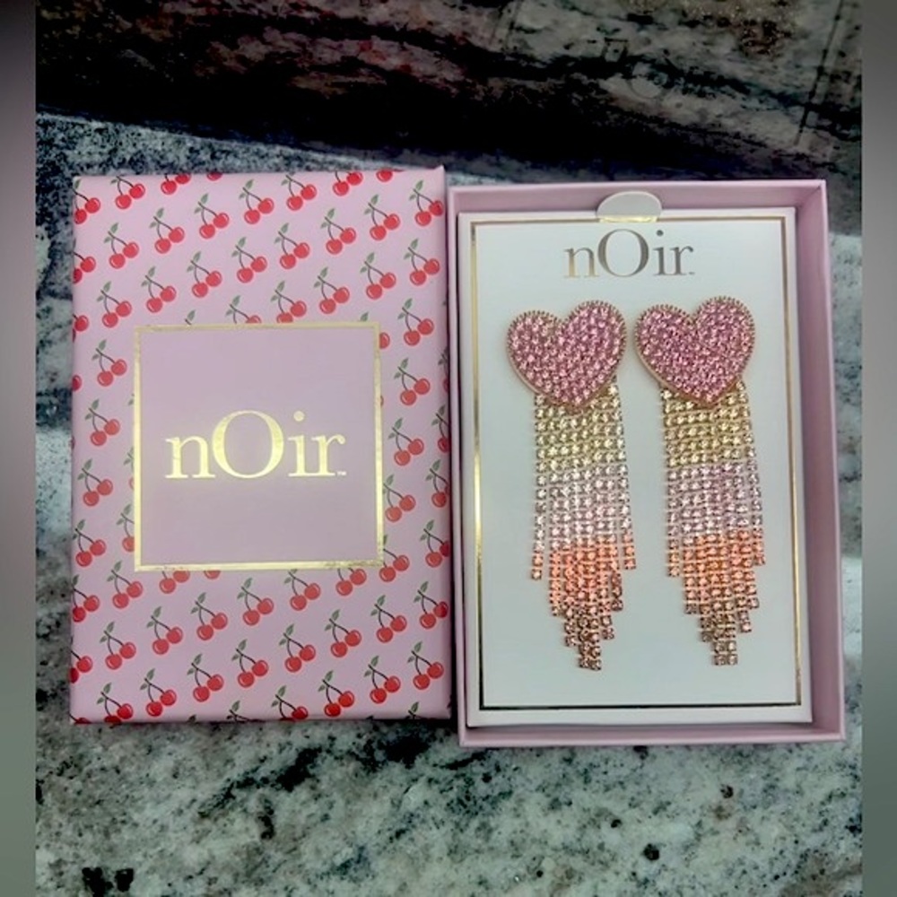 NOIR NEW HEART FRINGE TRICOLOR EARRINGS IN GIFT BOX